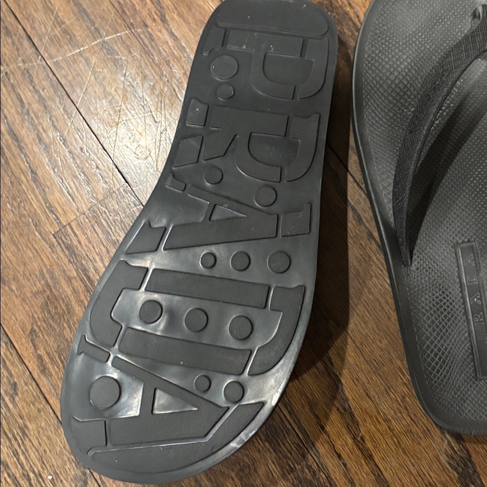 New Prada black men’s Rubber Thong Sandals- size 8 - Picture 3 of 7